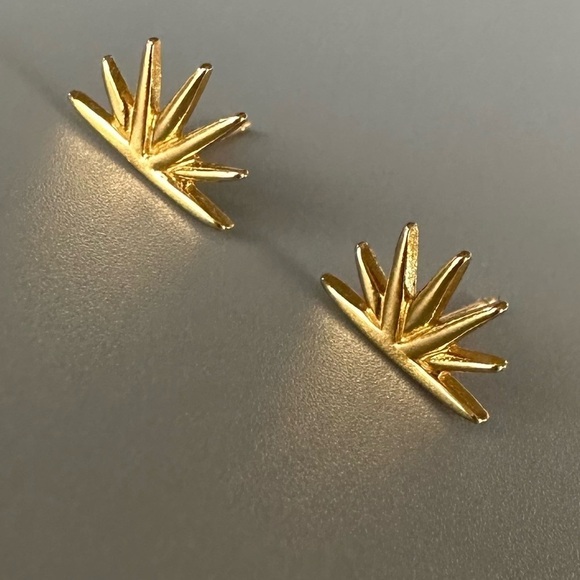 24k Gold Vermeil Simple Half Circle Spike Stud Earrings - Picture 3 of 10